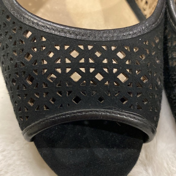 Tory Burch peep toe heals Size 7 1/2 - Picture 13 of 14